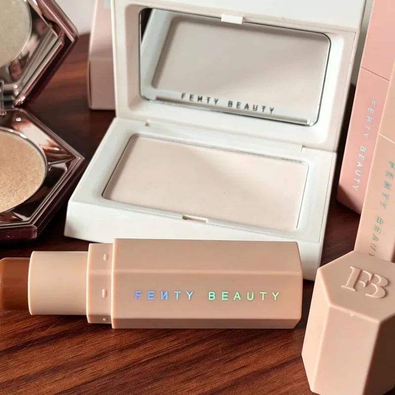 Hot Fenty Beauty Lipgloss Lippenstift Wasserglanz Highlight Mirror Lasting FUSSY HEAT RIRI Funkelnde, charmante, feuchtigkeitsspendende Lippenpflege — image 7