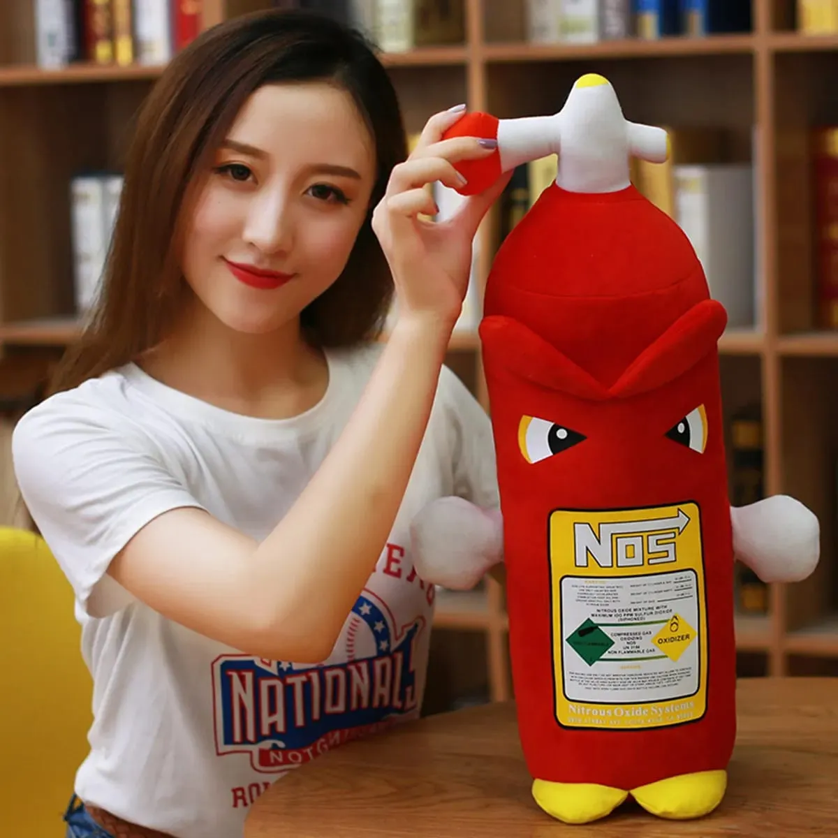 จำลองเครื่องดับเพลิงของเล่นตุ๊กตานุ่ม NOS หมอนขวดไนตรัสออกไซด์หมอนรองศีรษะพนักพิงสำหรับตกแต่งบ้าน