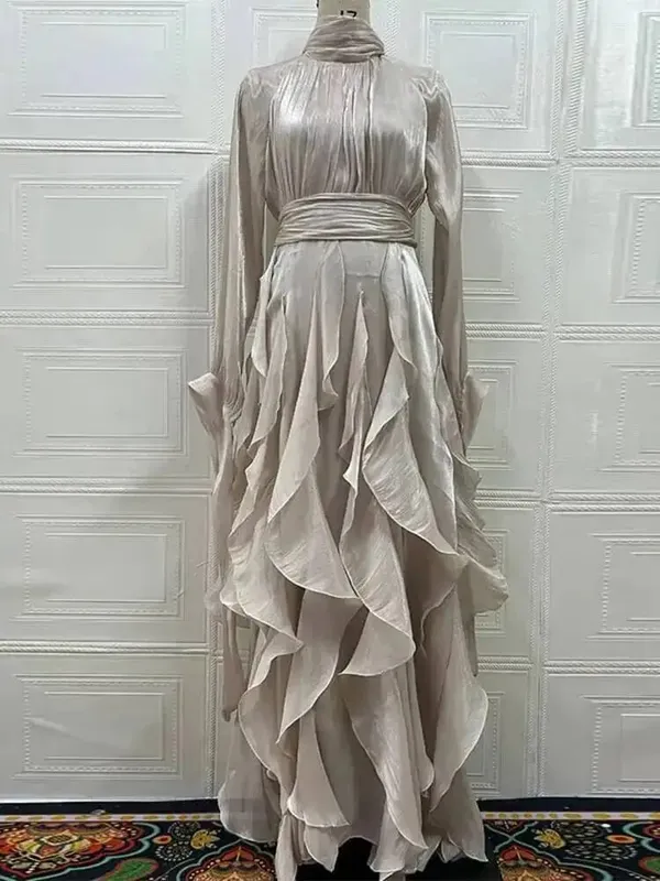 Inizio autunno Dolcevita Maniche a lanterna Shinny Ruffles Pullover Lunghezza pavimento Abito da vacanza Vestido femminile a vita alta
