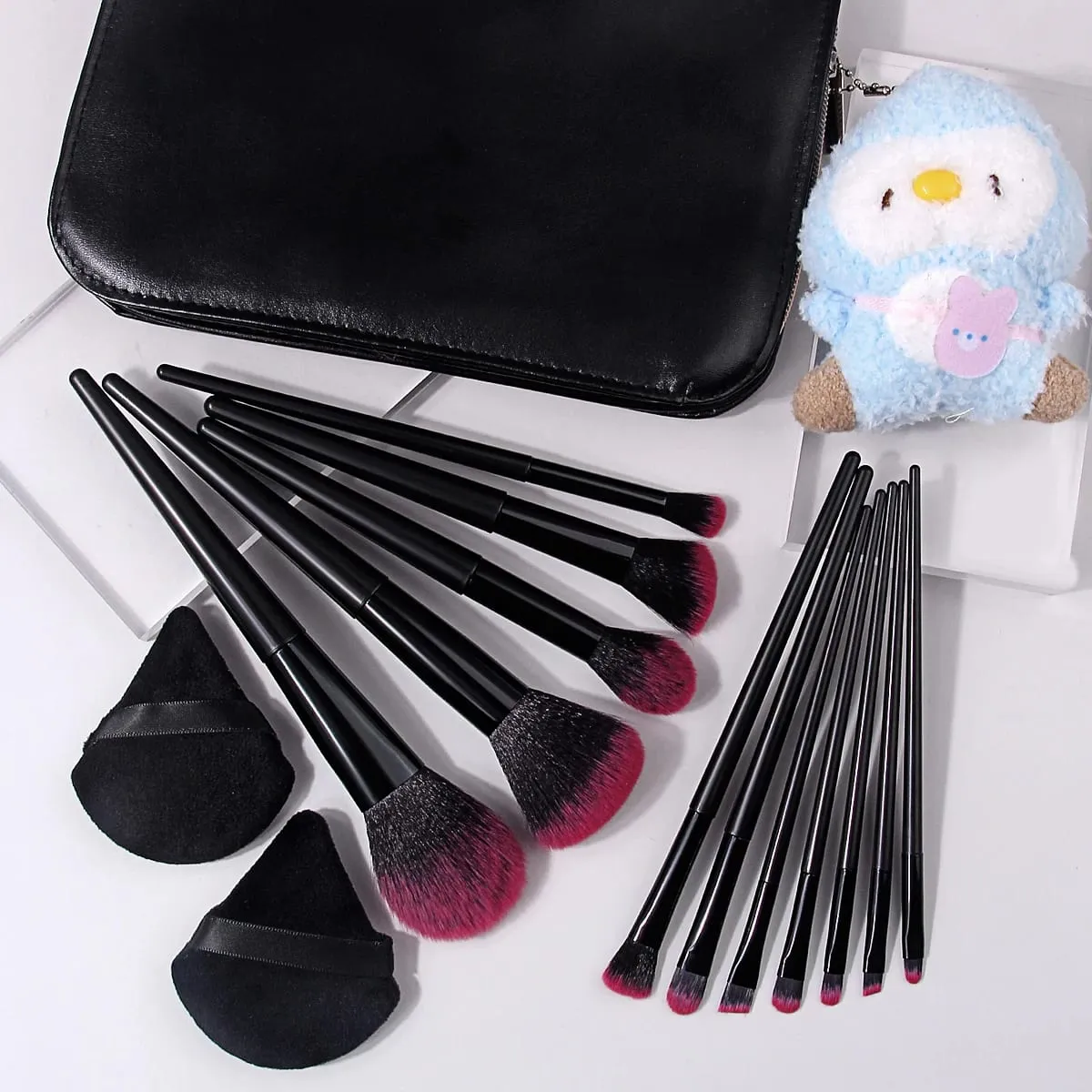 16 pezzi set di pennelli per trucco rosa sfumato pennelli cosmetici morbidi per capelli sintetici viso occhi con 2 soffi di polvere di velluto a triangolo nero mak — image 3