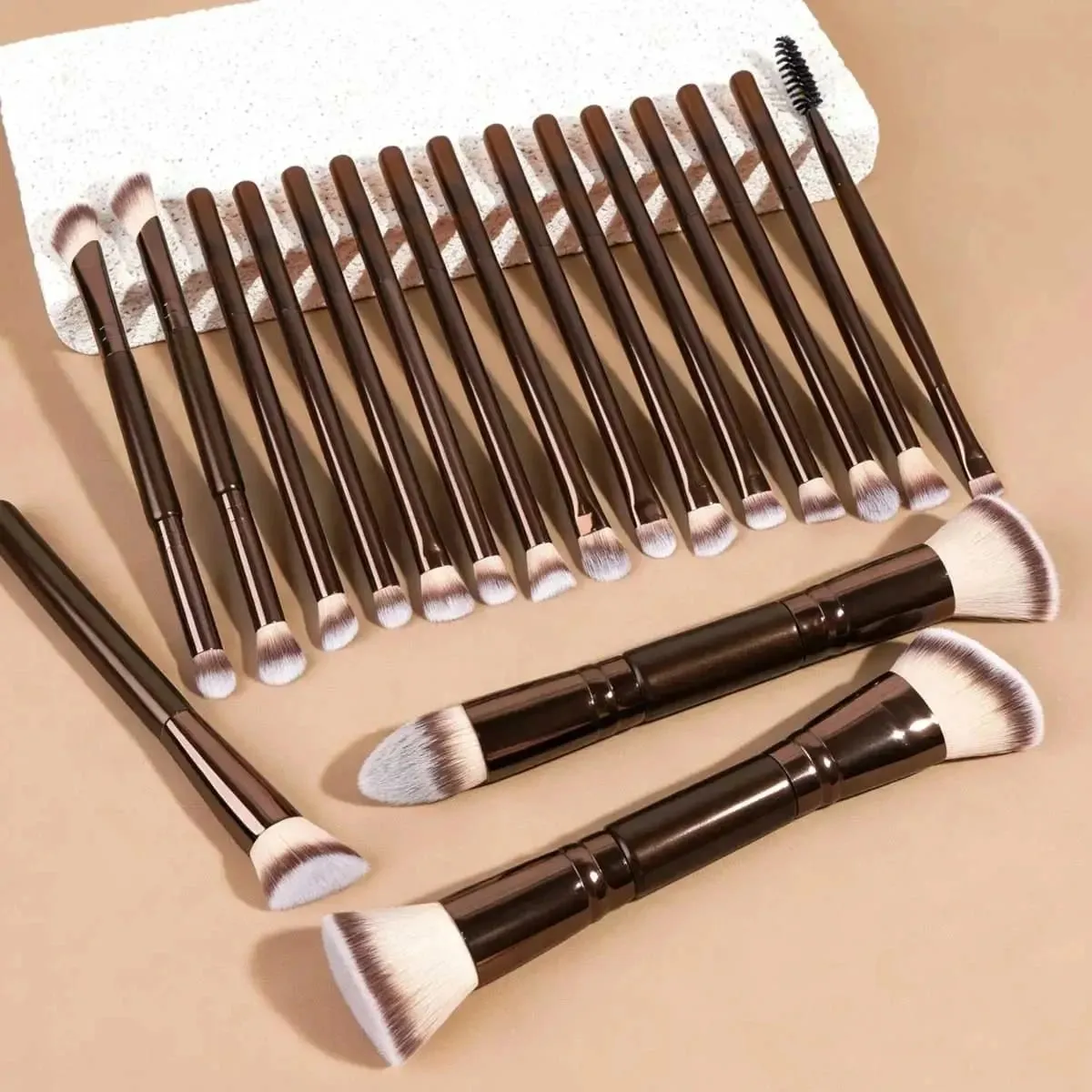 Set Berus Solek Aluminium Profesional Termasuk Berus Mekap Rambut Sintetik Berkualiti Tinggi Lembut Berus Bedak Bedak. — image 5