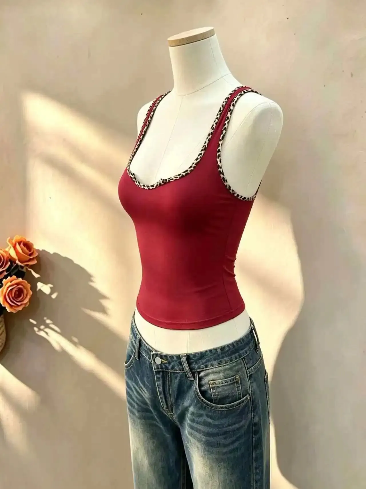 2 pezzi donna stampa leopardata con scollo a U senza maniche canotta tinta unita slim fit occidentale Y2K Cami gilet multicolore vino rosso nero — image 3