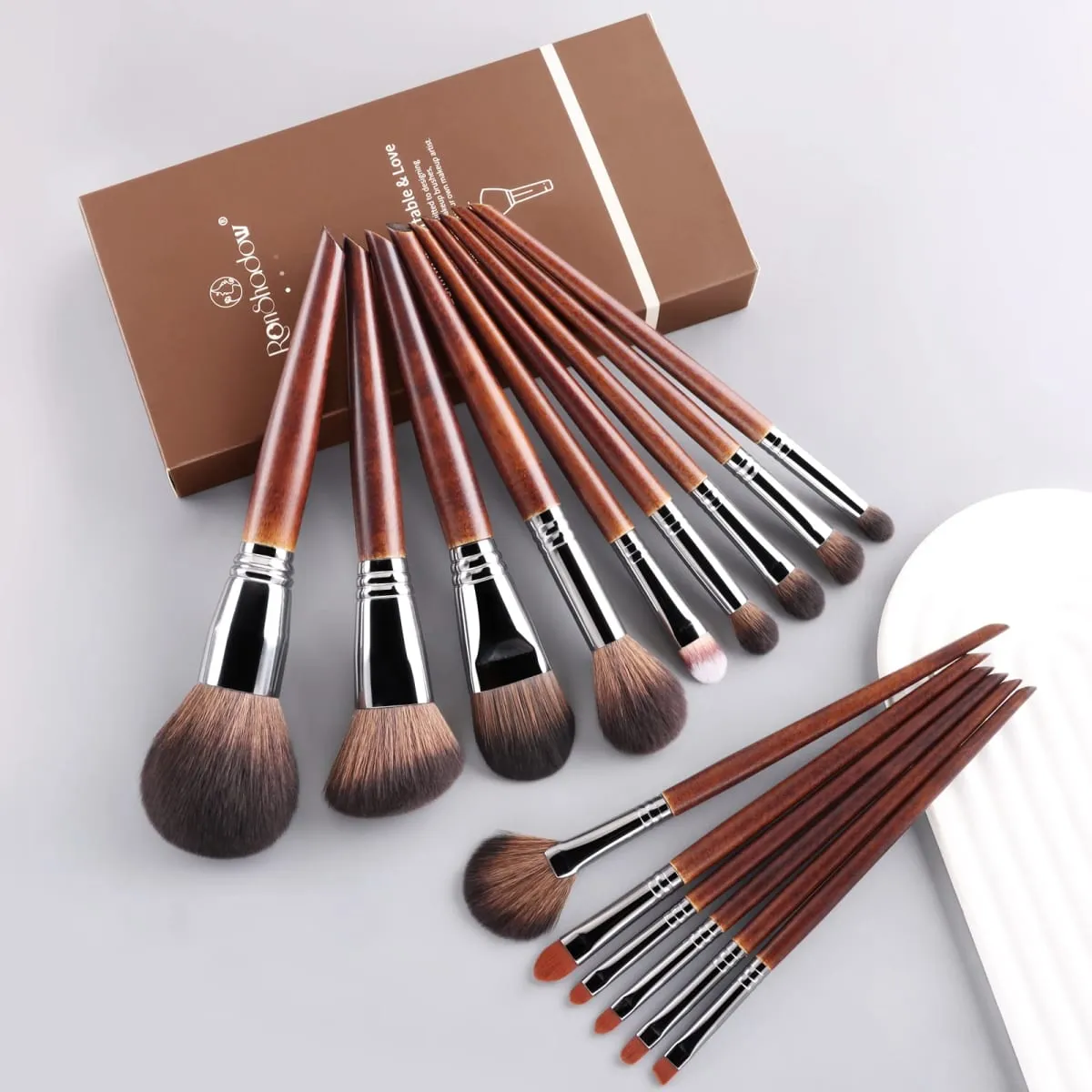 Pennelli per trucco con manico in legno da 15 pezzi con confezione regalo Set di strumenti cosmetici per contorno occhi, fondotinta in capelli sintetici morbidi, fard e ombretto — image 1