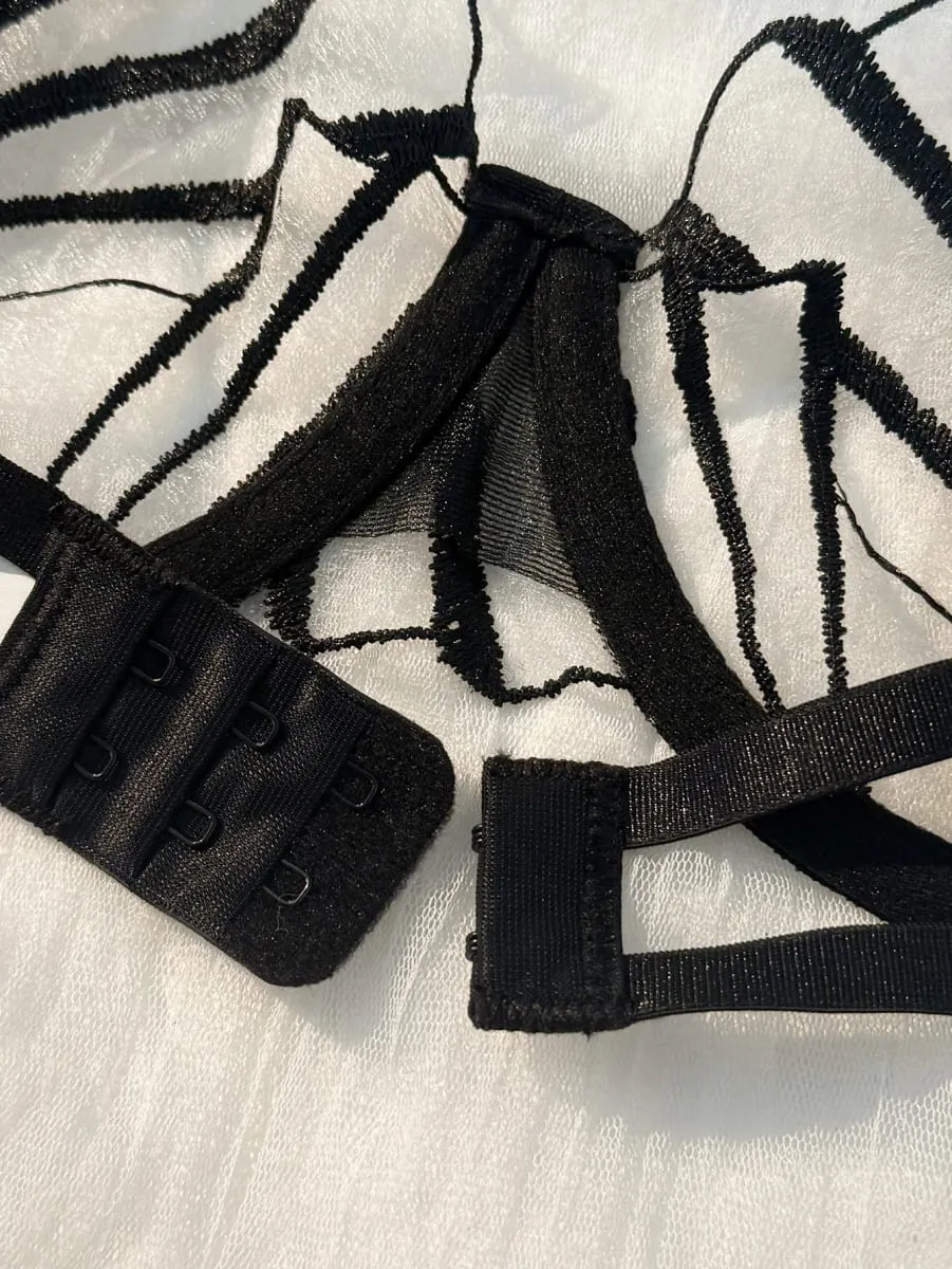 Set Pakaian Dalam Jaring Tipis Sulaman Daun Hitam Bra Berwayar & Seluar Dalam Wanita Seksi Boleh Laras ZA824058 — image 5