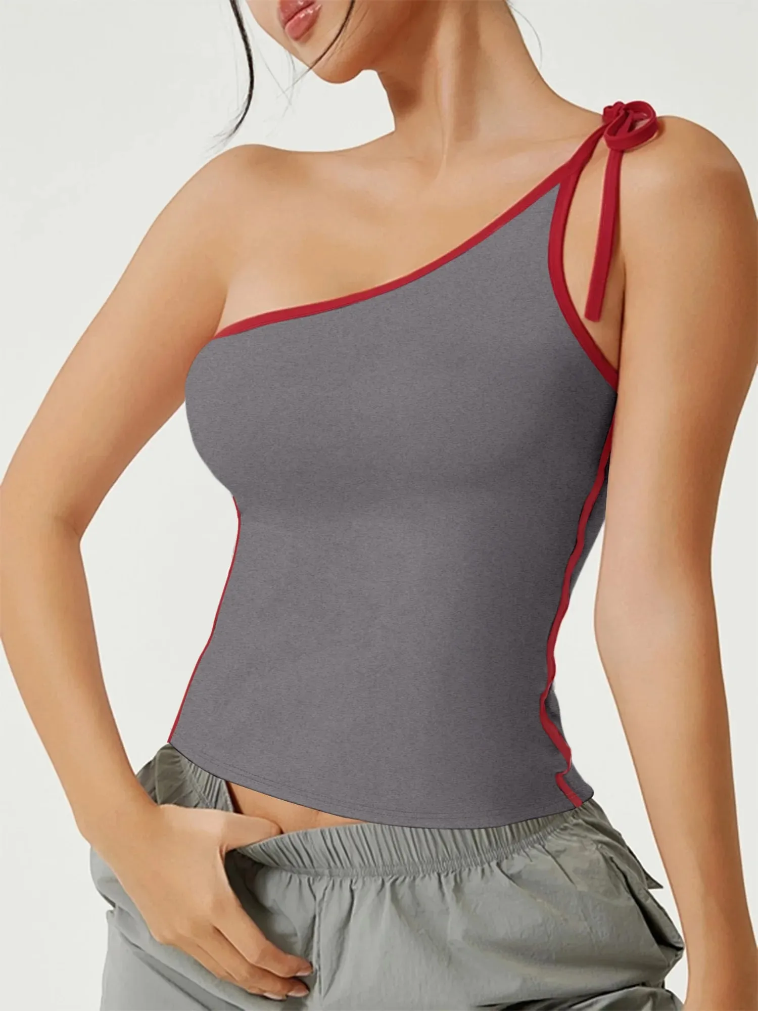 Canotta asimmetrica con una spalla e cinturino allacciato da donna, colore rosso a contrasto, vestibilità slim, canottiera corta estiva Y2K, gilet senza maniche — image 7