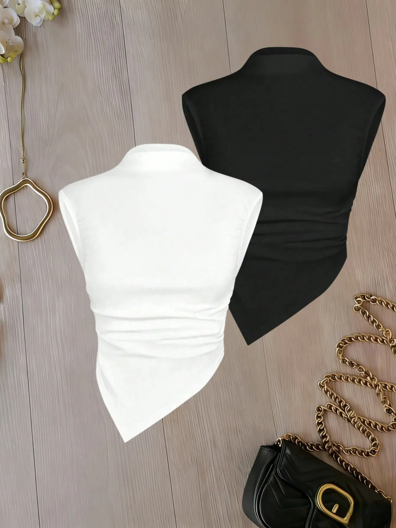 Top corto da donna con collo a lupetto senza maniche, arricciato, orlo asimmetrico, confezione da 2 canottiere in tinta unita — image 2
