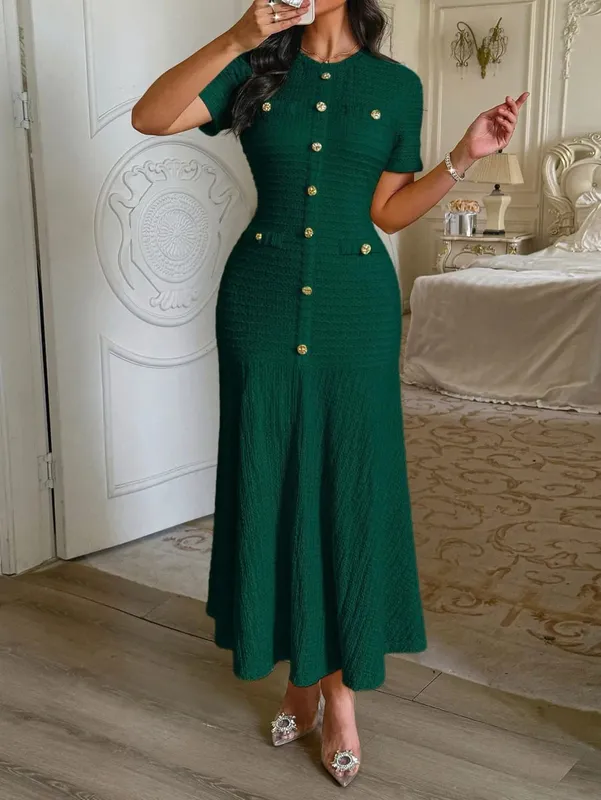 Einfarbiges Midikleid für Damen, kurzärmelig, mit goldenen Knöpfen verziert, tailliertes Kleid mit ausgestelltem Saum, elegantes Retro-Outfit für Verabredungen und Partys — image 14