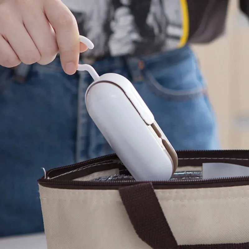 Mini sigillatrice Termosigillatrice portatile Borsa per la conservazione di pacchetti in plastica Pratico adesivo e guarnizioni per accessori da cucina per snack alimentari — image 3