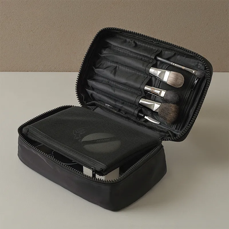PA CARRIER COMBO POUCH Sac de rangement pour pinceaux de maquillage et cosmétiques noir et argent pour voyage — image 1