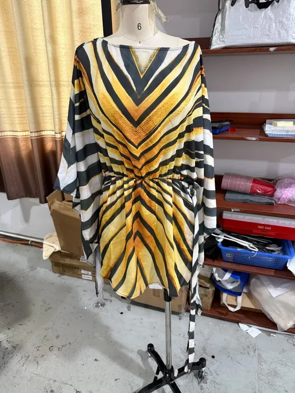 Langärmliges Wickel-Maxikleid mit Leinen-Feeling, vertikalen Streifen, V-Ausschnitt, asymmetrischer Saum, Urlaubskleid, geeignet für den täglichen Gebrauch auf dem Weg zur Arbeit — image 6