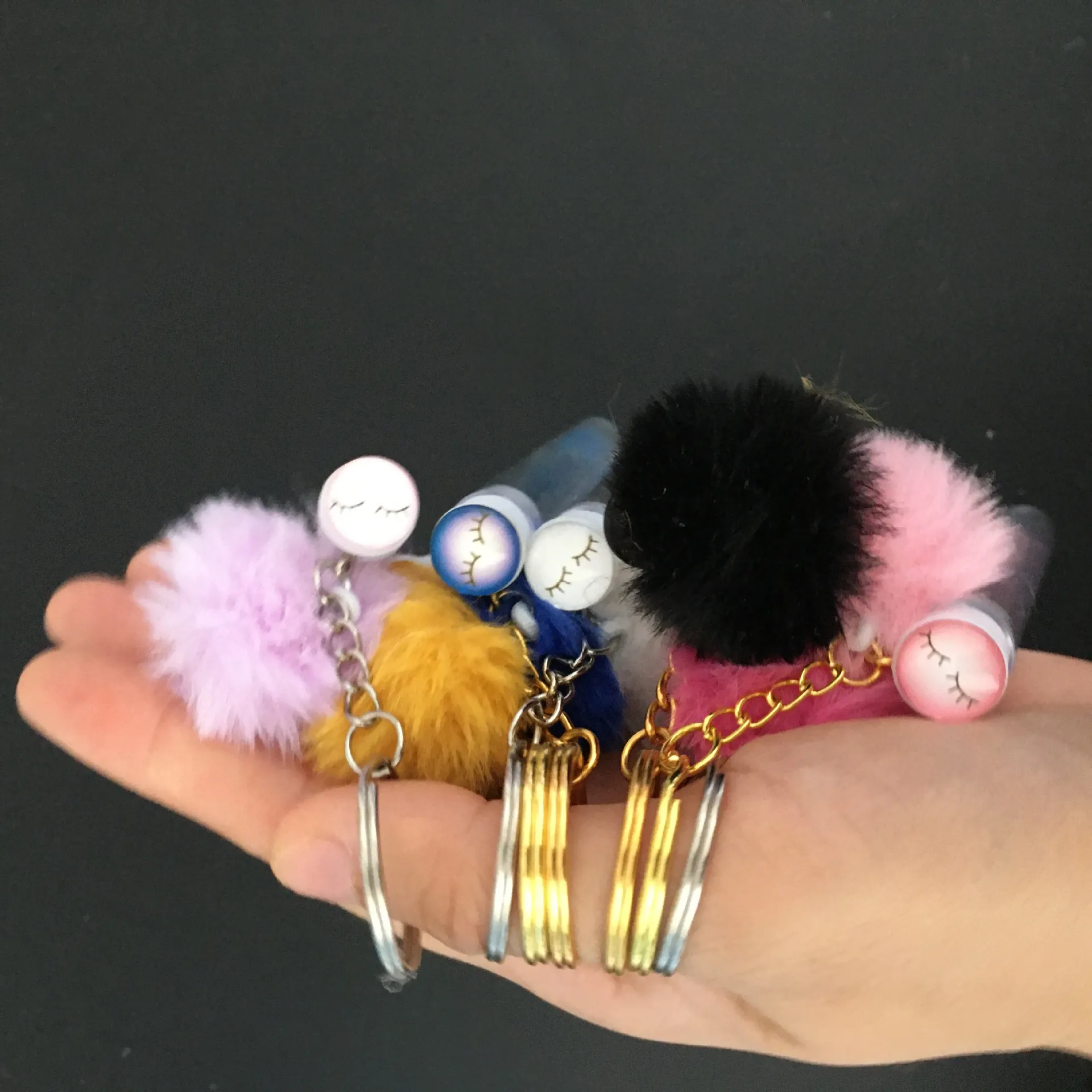 1pc Reusable Eyelash Brush with Key Ring Plush Ball Mascara Wand for Eyelash Extension Crystal Eyebrow Brush Make up Brushes — image 3