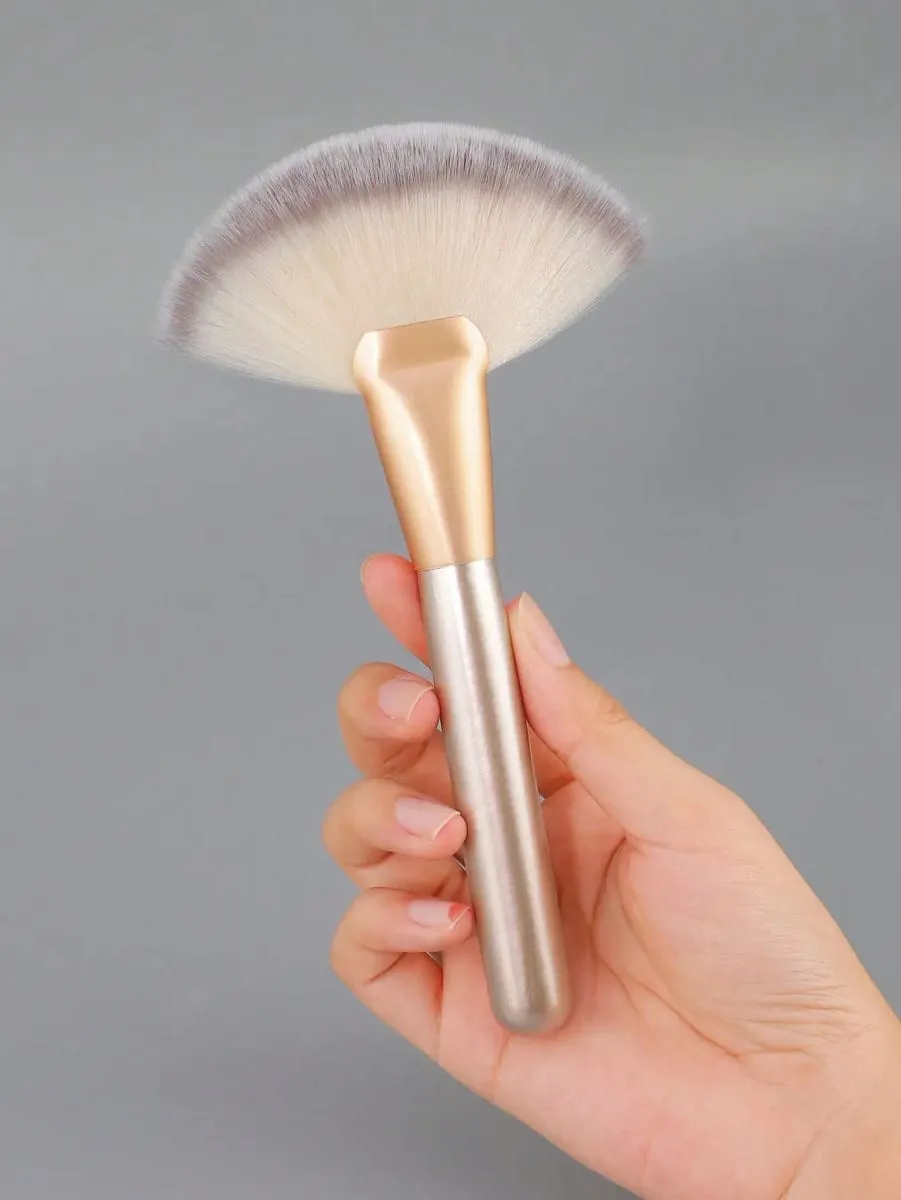 1/2pcs Grande Ventilatore Pennelli per Trucco Fondotinta viso Fard Pennello per correttore Strumenti per cosmetici Pincel Pennello per trucco a setole morbide — image 1