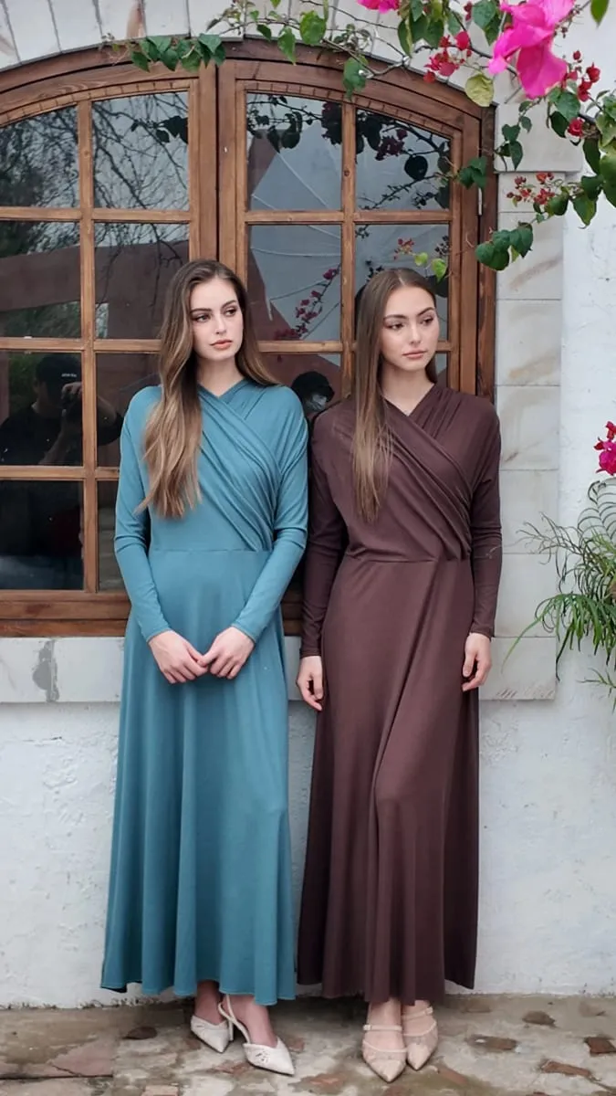 AS SS26 Abito avvolgente, elegante e fluido. Maxi abito in tessuto leggero che valorizza gli abiti eleganti della donna — image 1