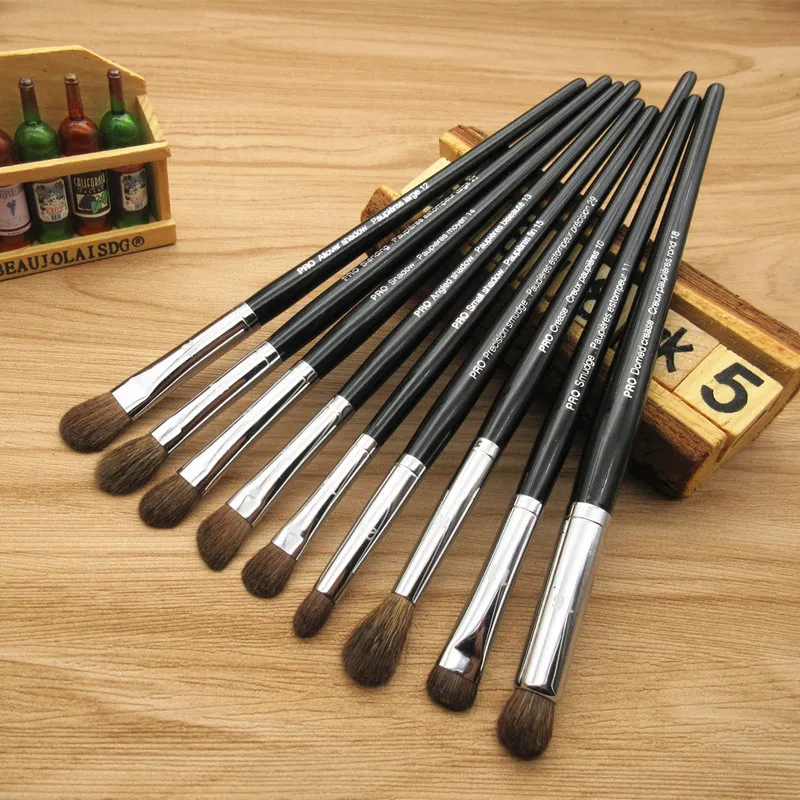 4 stk/sæt Pro Allover øjenskygge makeup børster Læbebryn Precision Concealer Blending Kuppelformet krøllet Smudge Highlight Make Up Brush — image 1
