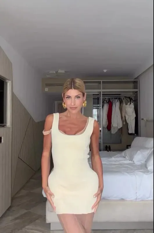 Prążkowana dzianinowa Mini sukienka w połączeniu z siatkową warstwą wewnętrzną kwadratowy dekolt bez rękawów sukienki Slim Fit 2026 Lady seksowna do klubu na imprezę szaty