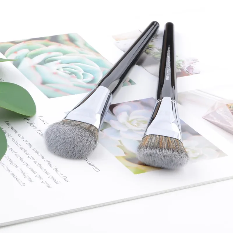 1 Stück Pro Foundation #47 Pudergrundierung Make-up-Pinsel Schatten-Make-up-Pinsel mit synthetischem Haar und Holzgriff