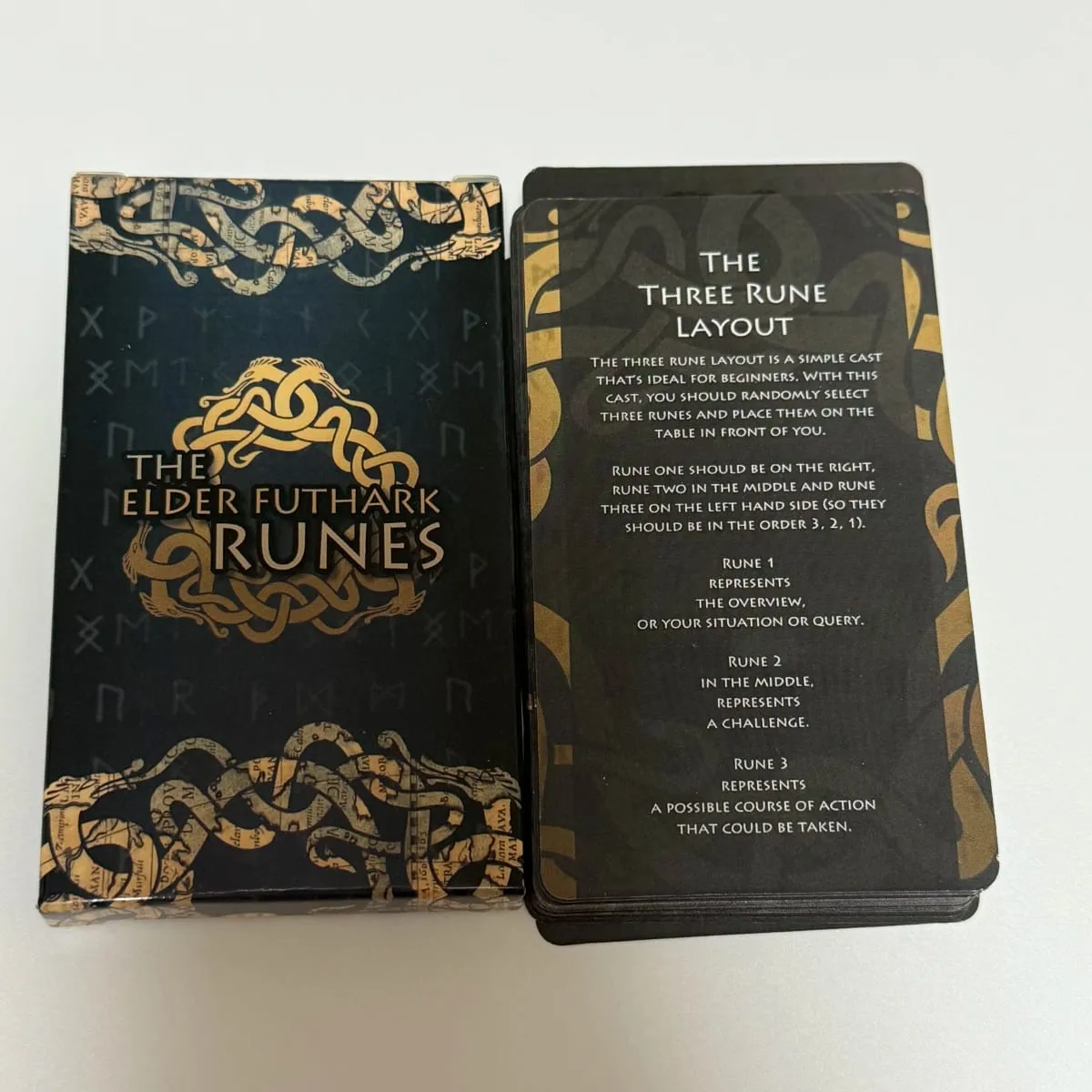 การ์ด Rune ของ Elder Futhark ที่มีความหมาย – ตำนานนอร์ส 25 ชิ้น การ์ด Oracle สำหรับการทำนายดวงชะตาและการทำสมาธิ