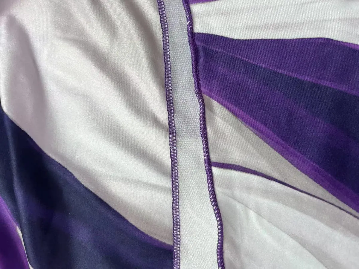 Abito da donna taglie forti con stampa a righe geometriche asimmetriche a doppia cinghia — image 5