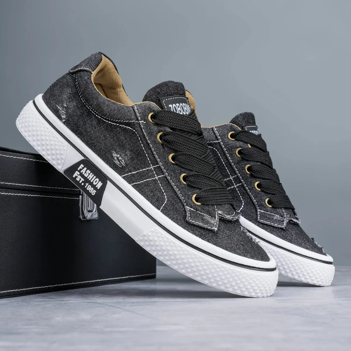 Scarpe da uomo nuove primavera e autunno personalizzate Stile coreano Scarpe casual basse di grandi dimensioni alla moda Scarpe singole in denim Sneakers versatili