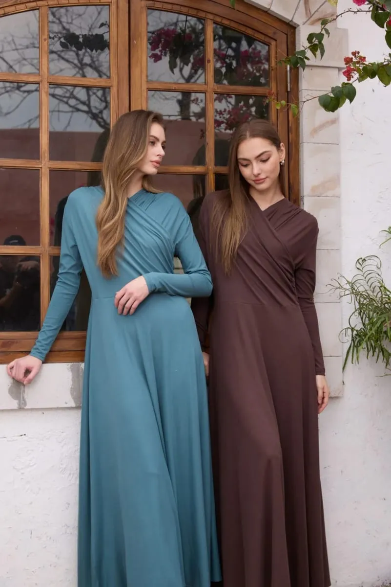 AS SS26 Abito avvolgente, elegante e fluido. Maxi abito in tessuto leggero che valorizza gli abiti eleganti della donna — image 4
