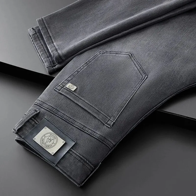 Jeans grigi leggeri di lusso per uomo 2024Autunno e inverno Semplicità Pantaloni alla moda di fascia alta elasticizzati slim-fit alla moda