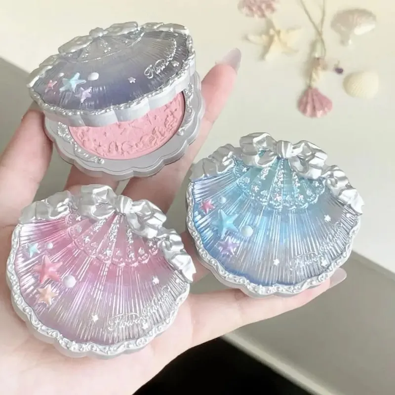 Flower Knows Pearl Shell Shape Velvet Embossed Rouge mit mattem Finish, aufbaubares, mischbares Puderrouge für Wangen und alle Hauttöne — image 2