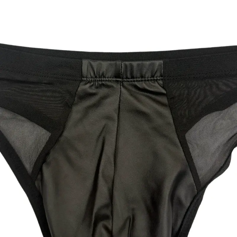 เซ็กซี่ชาย Low Rise สามเหลี่ยมชุดชั้นใน PU หนังด้านหน้า Spliced ​​Breathable ตาข่ายด้านโปร่งใสกางเกง T-back