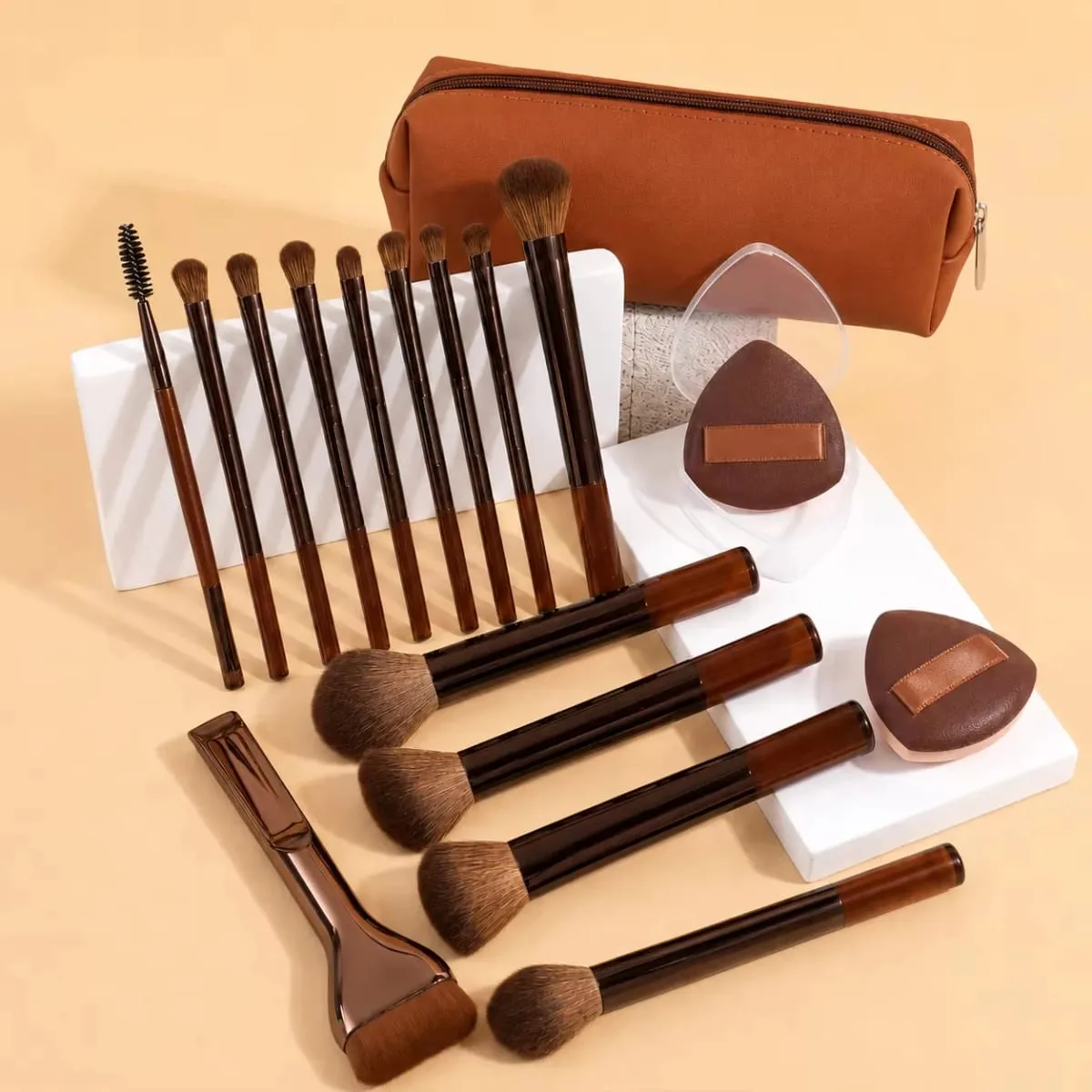 Børstesæt indeholder 14 stk makeup børster + 1 stk makeup taske + 2 stk makeup svampe indeholdende foundation børste Blush børste — image 3