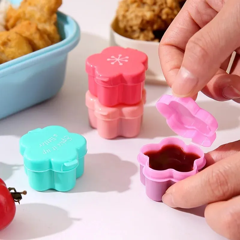 4pcs Mini Lunch Bento Soy Sauce Box Cute Design Plastic Portable Sauce Jars Condiment Dispenser Mini Salad Tomato Sauce Bottle — image 4
