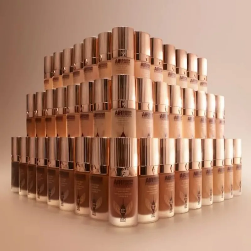 Charlotte Tilbury Airbrush Flawless Foundation Fond de Teint Belle Peau Fond de Teint Naturel à Couverture Complète Doux-Mat Radiant Glo — image 1