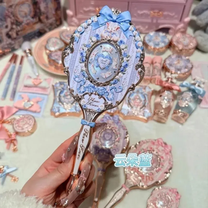 Flower Knows ręczne lusterko do makijażu noc świętojańska truskawka Cupid Bunny ogród wzór reliefowy ograniczony kolor zestaw narzędzi do makijażu