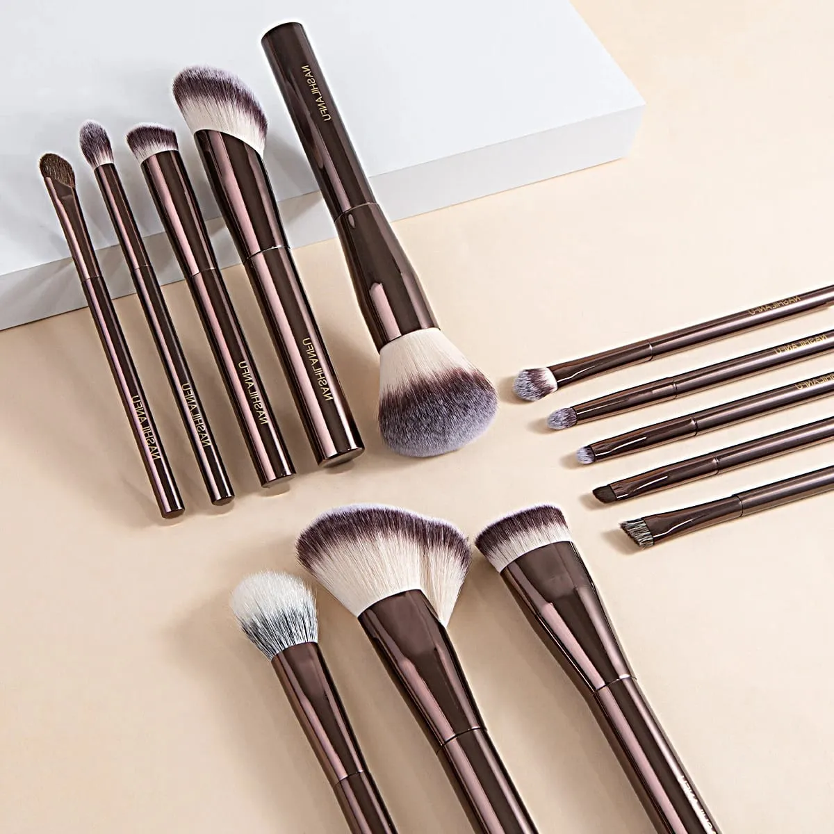 Serie de brochas de maquillaje, base en polvo, corrector, colorete, contorno, sombra de ojos, delineador de ojos, punteado, resaltador, cepillo para esculpir — image 1