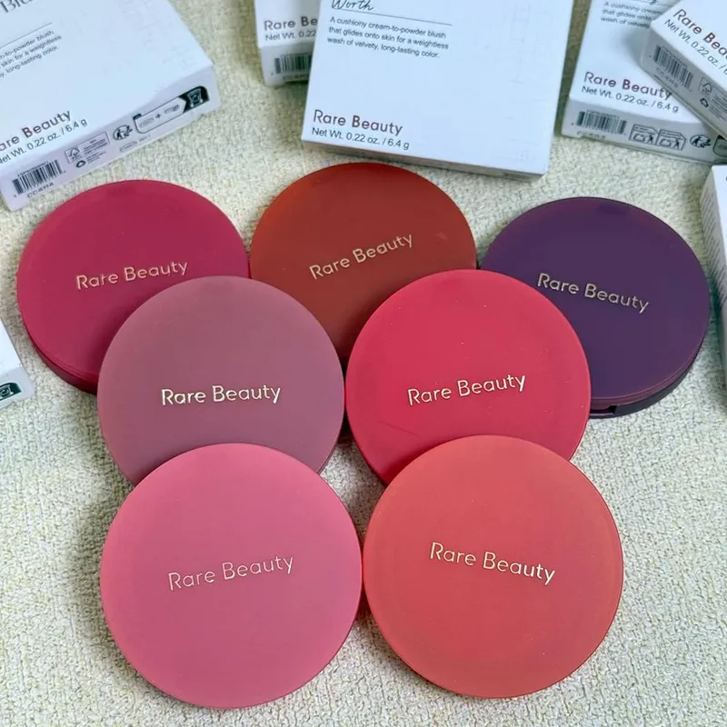 Rare Beauty Cream Blush เนื้อมันฝรั่งบดที่นุ่มฟู เกลี่ยให้เรียบเนียนเพื่อสร้างแก้มที่เปล่งประกายอย่างเป็นธรรมชาติ — image 5