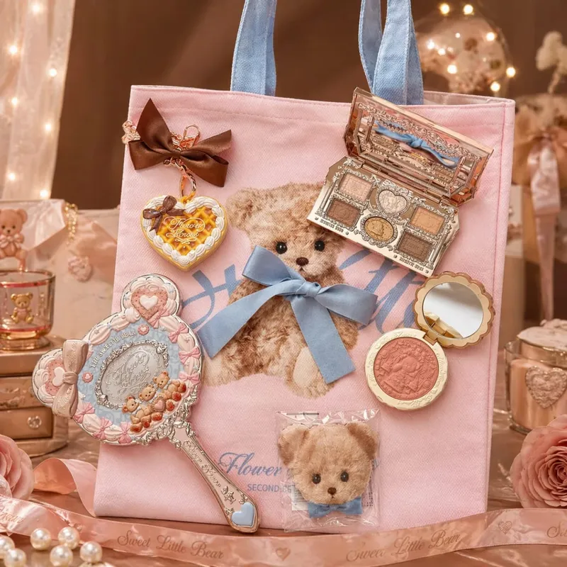 Flower Knows Pop Up ชุดแต่งหน้า Sweetie Bear สุดพิเศษ กระเป๋าผ้าแคนวาส อายแชโดว์ บลัชออน Lip Jelly Kit Limited Edition ของขวัญแต่งหน้าสุดน่ารัก — image 1