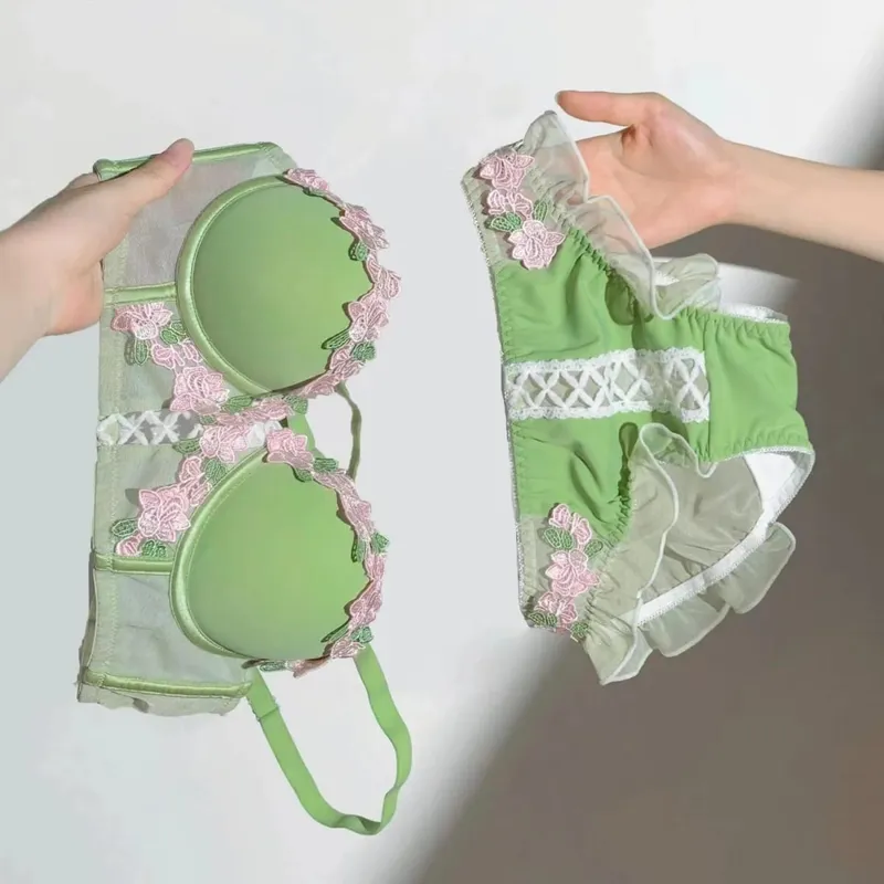 빅토리아 시대 속옷 세트 - 섬세한 크림색 브라렛, 꽃무늬 스티치 복고풍 스윗하트 네크라인으로 작은 가슴의 우아함을 선사