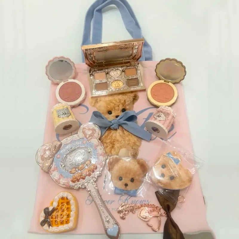 Flower Knows Kit per il trucco Sweetie Bear Palette di correttori Fard in raso di seta Gelatina per labbra Specchio Clip per capelli Borsa per trucco Mini Set di cipria — image 3