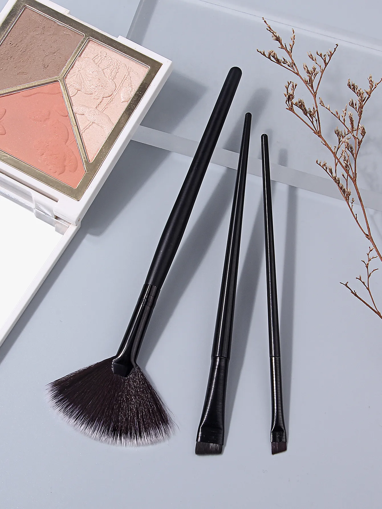 3PCS พัดลม Highlighter แปรงมุม Eyebrow Eyeliner แปรงแต่งหน้าชุดผมนุ่มสังเคราะห์ที่แม่นยำ Eye Face เครื่องสำอางค์แปรง — image 3