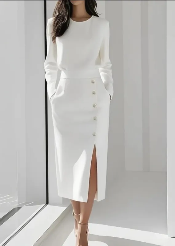 Einfarbiges, langärmliges, elegantes Midikleid für Damen mit Knopfdetails und Seitenschlitz – Rundhalsausschnitt