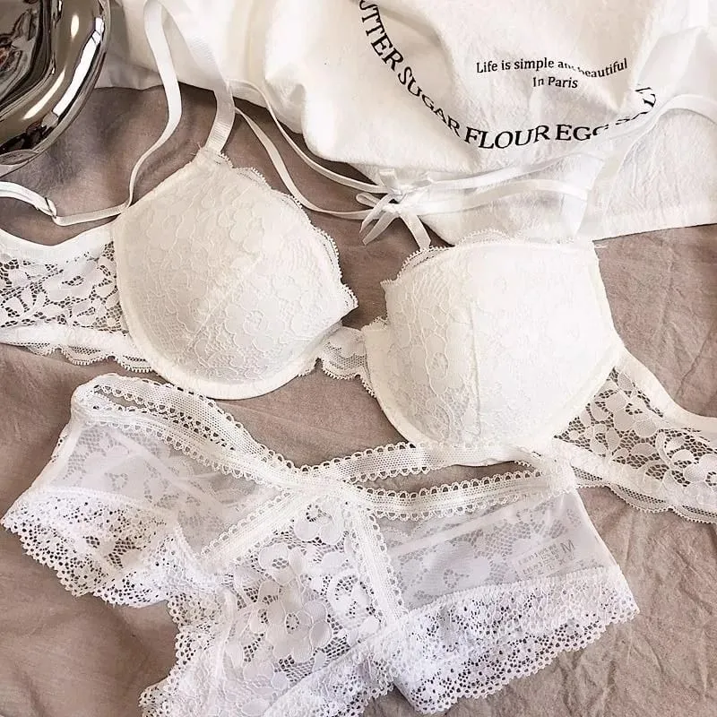 Lingerie da donna Reggiseno e slip comodi senza fili Set di slip e rete ricamati Intimo anti-cedimento ricamato Pure Desire