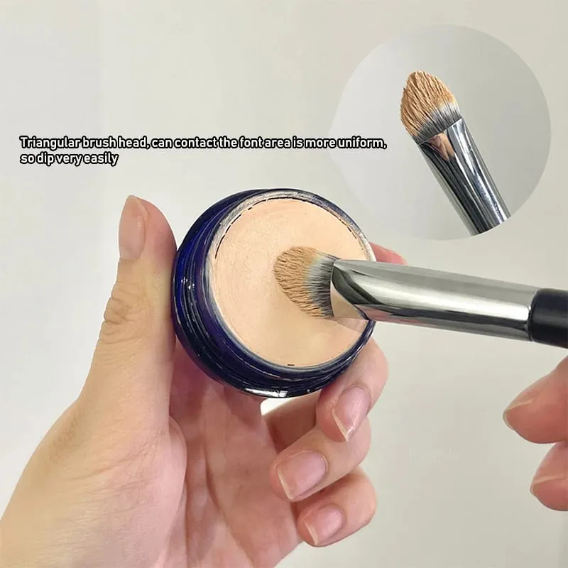 Dreieckiger, abgeschrägter Concealer-Pinsel, dunkle Augenringe, Akne-Flecken, Concealer, Kosmetikpinsel, Details, Hervorhebung von Akzenten, Make-up-Pinsel — image 3