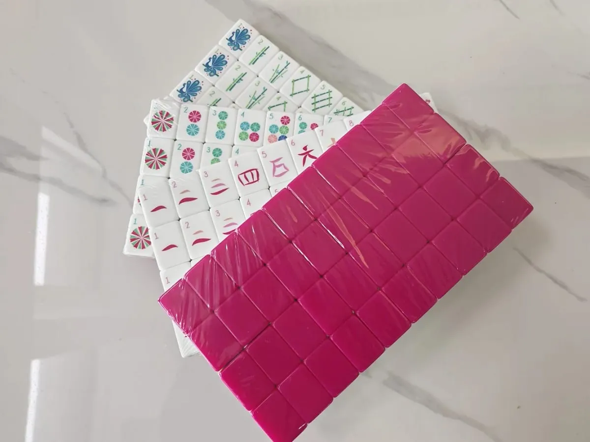 Set Mahjong americano personalizzabile 160 piastrelle Mah Jongg acrilico a 4 strati Regali a sorpresa Mahjong Giochi portatili per feste in famiglia — image 10