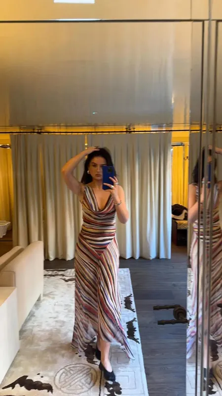 Langärmliges Wickel-Maxikleid mit Leinen-Feeling, vertikalen Streifen, V-Ausschnitt, asymmetrischer Saum, Urlaubskleid, geeignet für den täglichen Gebrauch auf dem Weg zur Arbeit — image 5