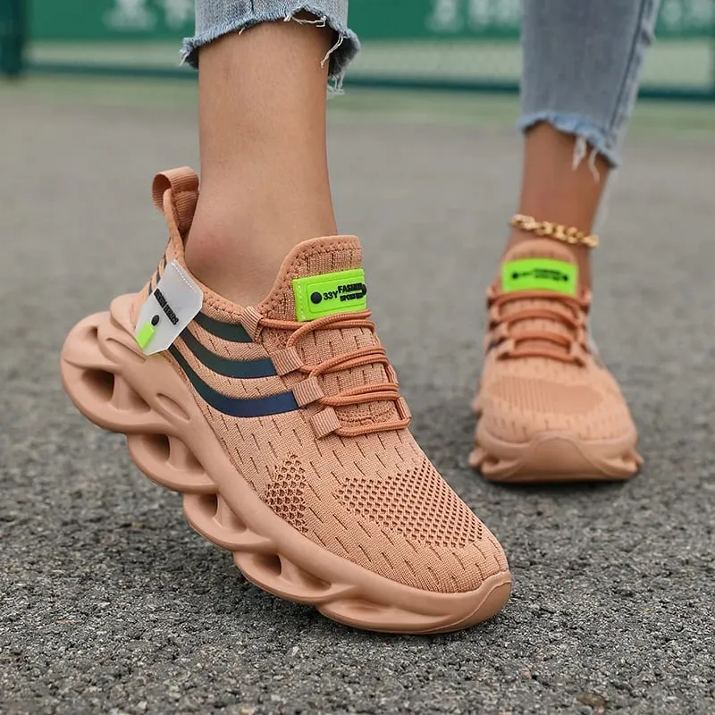 Sepatu kets untuk pria sepatu hiking ringan luar ruangan nyaman jaring musim panas sepatu tenis kasual lari baru modis bersirkulasi