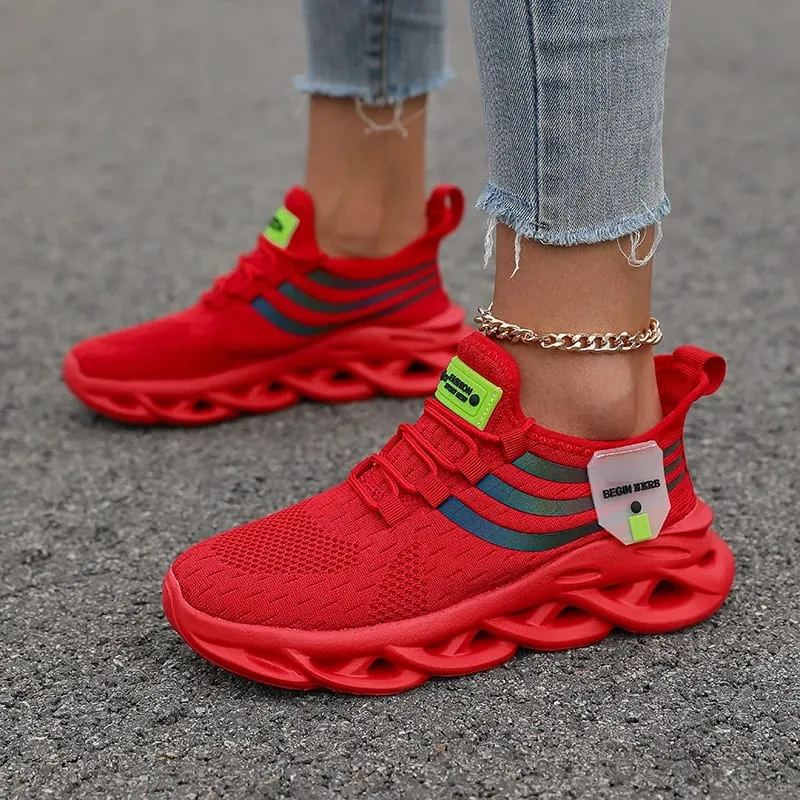Sepatu kets untuk pria sepatu hiking ringan luar ruangan nyaman jaring musim panas sepatu tenis kasual lari baru modis bersirkulasi
