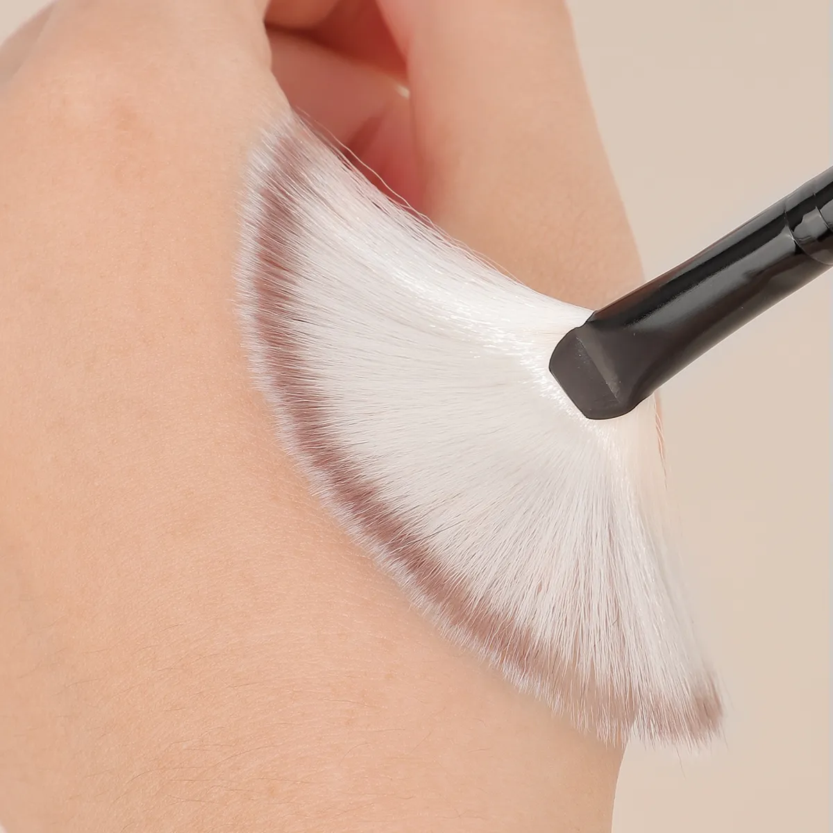 Professional Handmade Makeup Brushes Soft Saibikoho Goat Hair Small Fan Highlighter Eye Shadow Brush Ebony Handle Make Up Brush — image 6