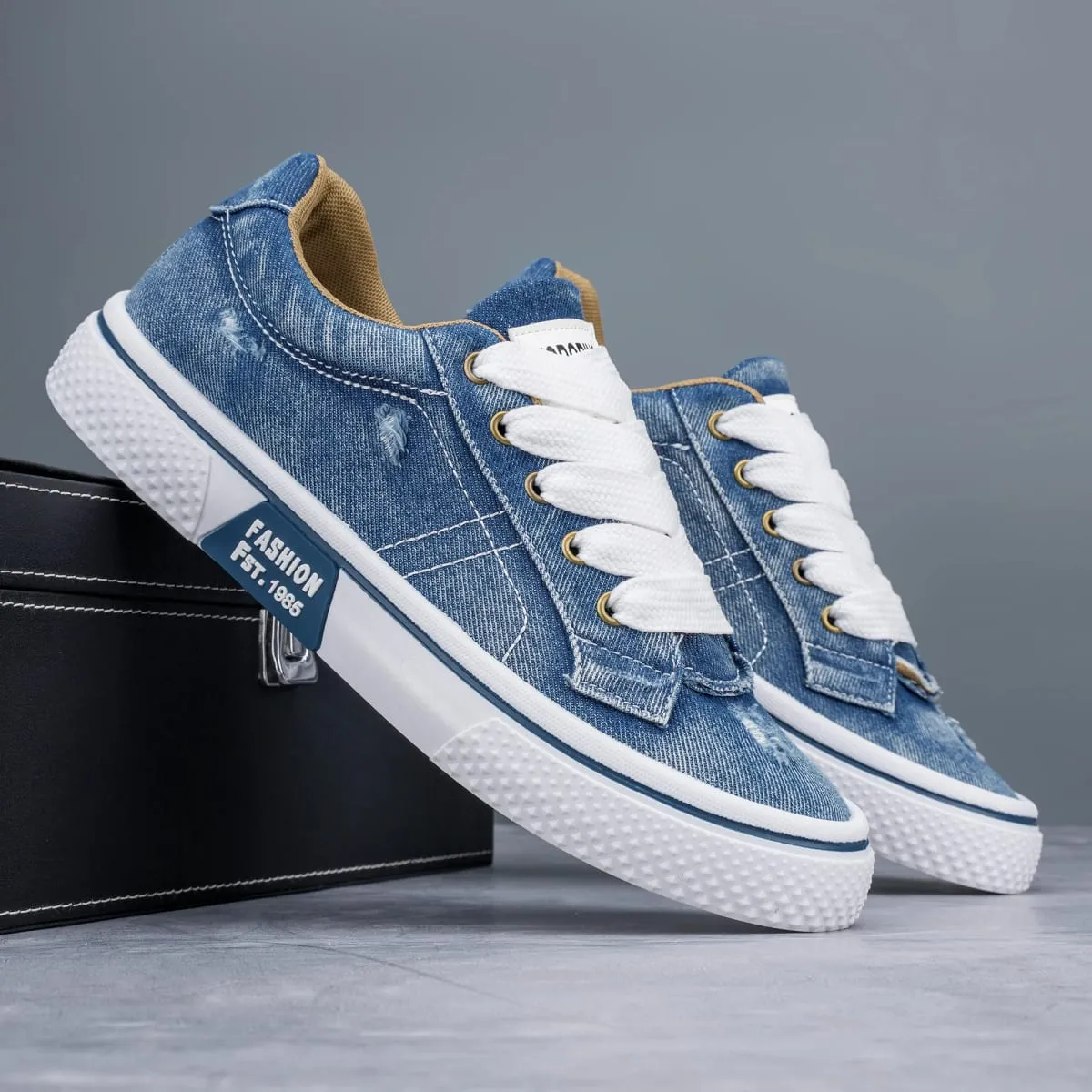 Scarpe da uomo nuove primavera e autunno personalizzate Stile coreano Scarpe casual basse di grandi dimensioni alla moda Scarpe singole in denim Sneakers versatili — image 2