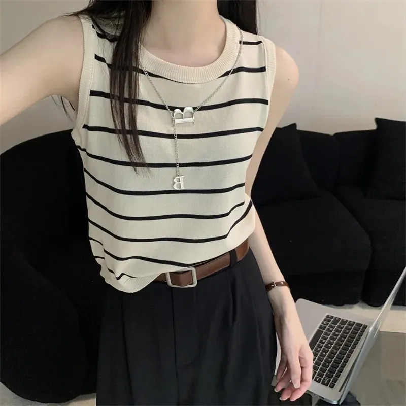 Colorfaith Nieuwe 2024 Basic Dieptepunt Gestreepte Ketting Elasticiteit Vesten Vrouwen Tank & Camis Herfst Winter Wild Crop Korte Tops V3420DG — image 2