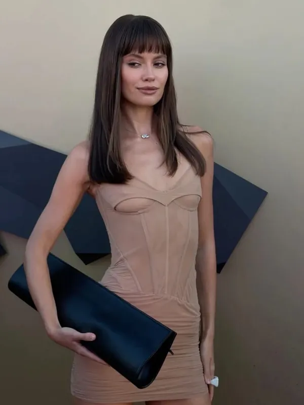 Mini vestiti sottili sexy a lisca di pesce da donna 2026 Estate solido scollo a V pieghettato senza maniche vestito aderente Fashion Lady Party Club Abiti