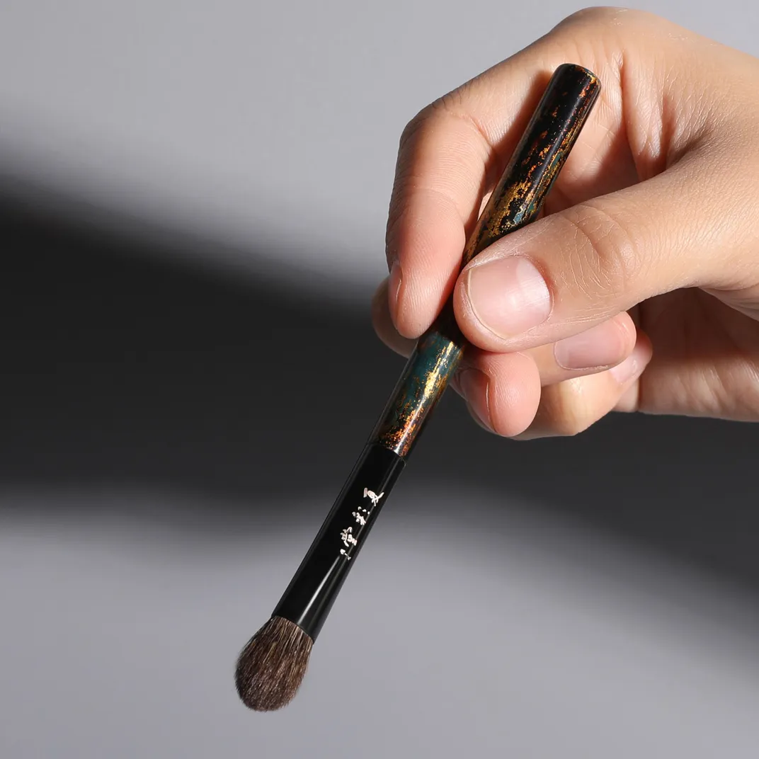 DS-02(HS) Profesionální ruční štětec na make-up Velký štětec na oční stíny Borovice Veverka Kozí srst Raw Lacquer Rukojeť štětce na make-up — image 4