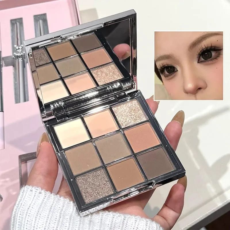 GIÁ TRỊ NGHỆ THUẬT Bộ trang điểm Bao gồm 4 Bùn môi 1 Bút kẻ lông mày 1 Mascara 1 Lông mày có màu 1 Phấn nén 1 Phấn má hồng 1 Đường viền 1 Mỹ phẩm phấn mắt — image 4